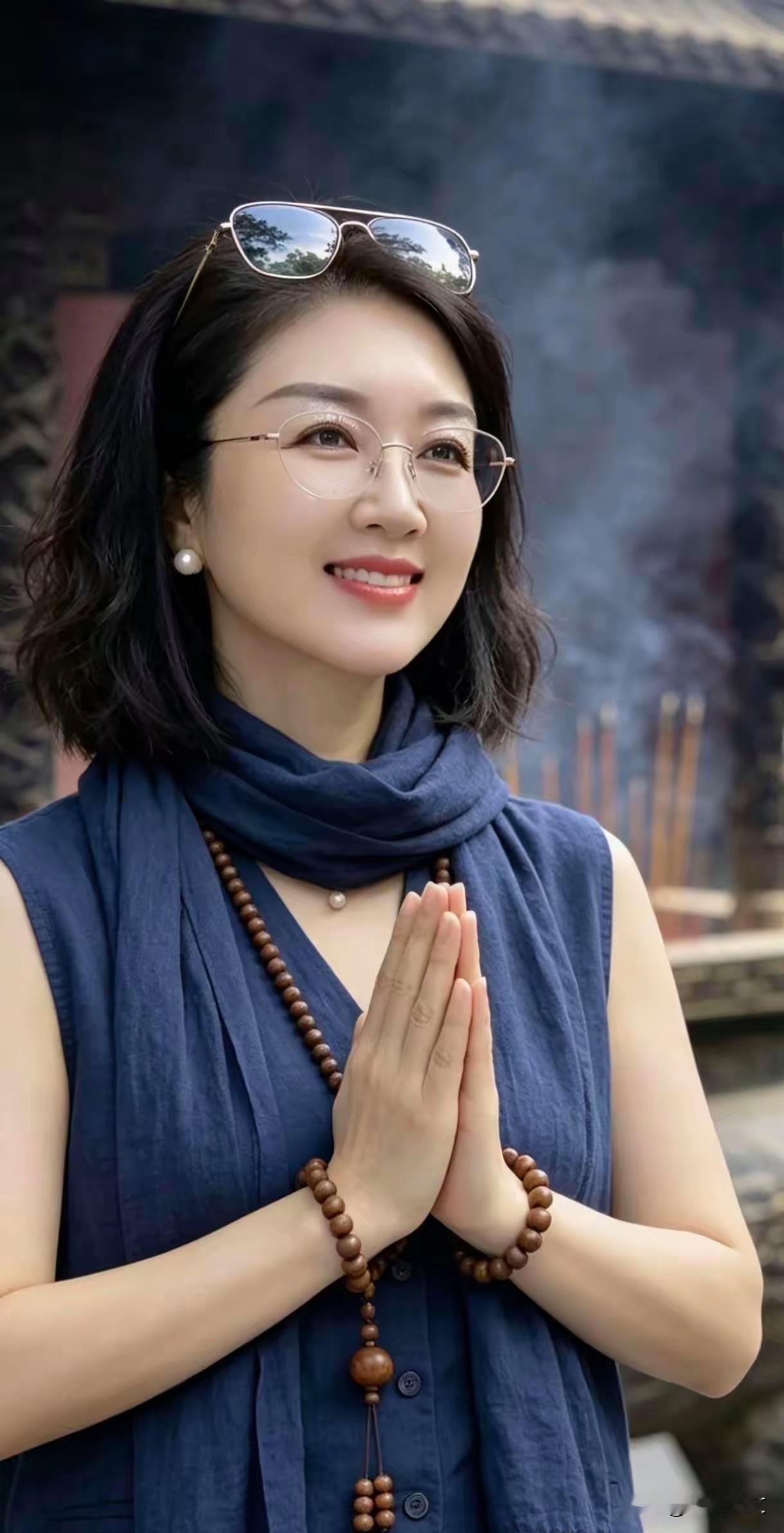 人要走运，必有先兆。人一定要出门，要出门。“人可以节约，也可以不买新衣服
