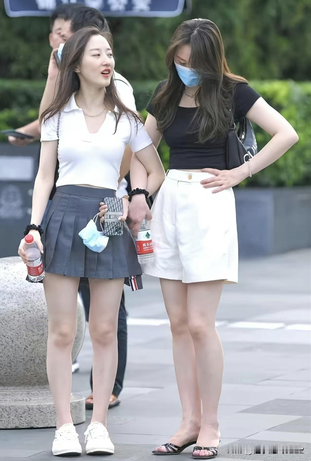 夏日闺蜜穿搭指南，清新出街，轻松自在