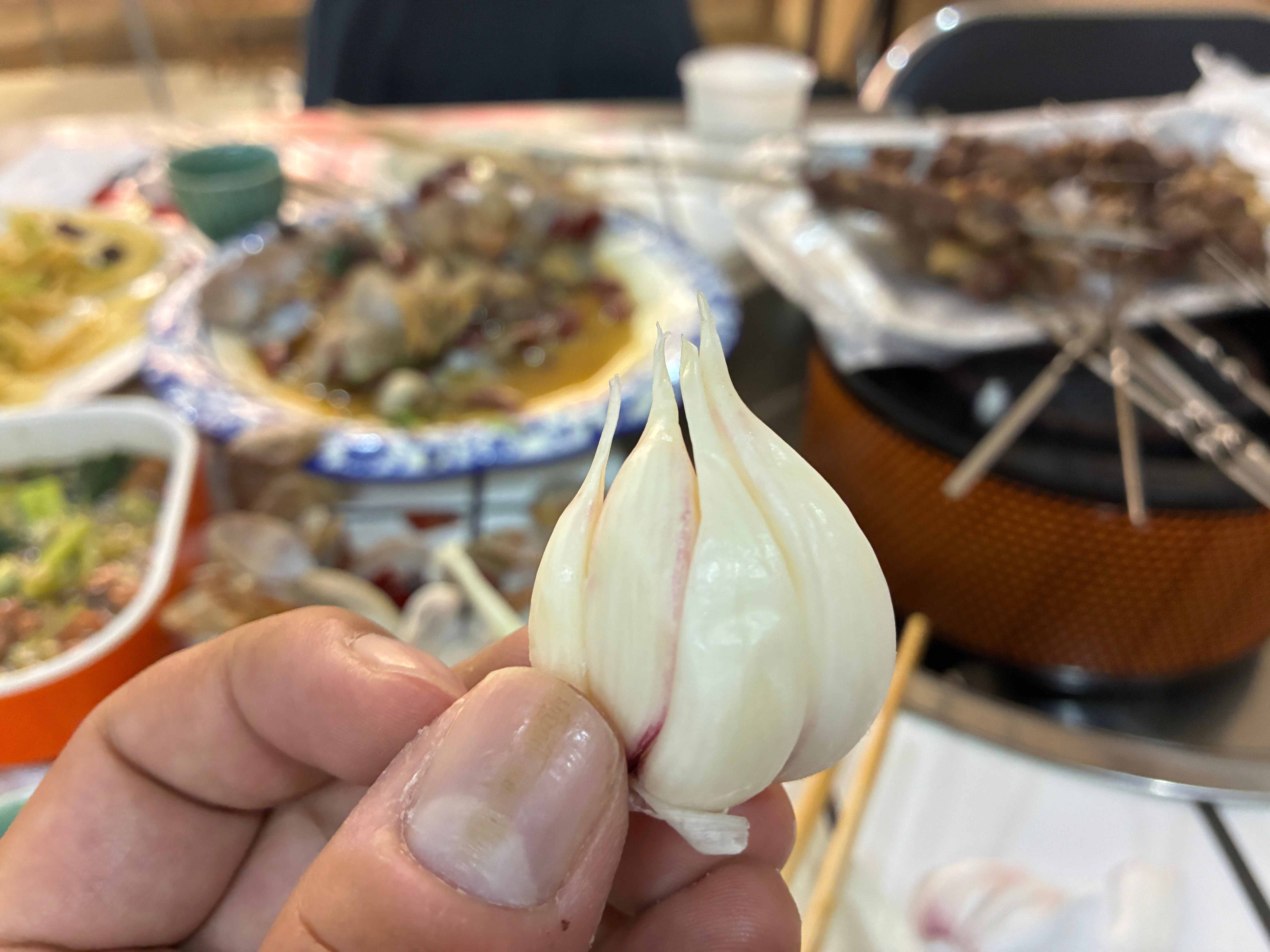 吃肉不吃蒜，香味少一半，每次烧烤，都得吃一头新蒜​​​