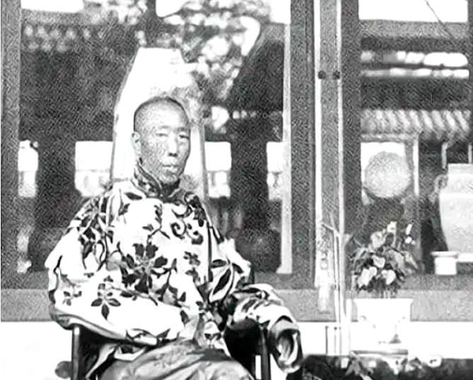 1908年，慈禧太后死后，李莲英便失去了最大的靠山，为慈禧守孝100天后，李莲英