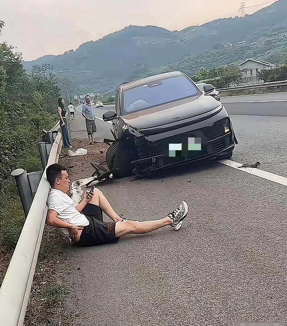 虽然车子崴脚了，人没事就好！