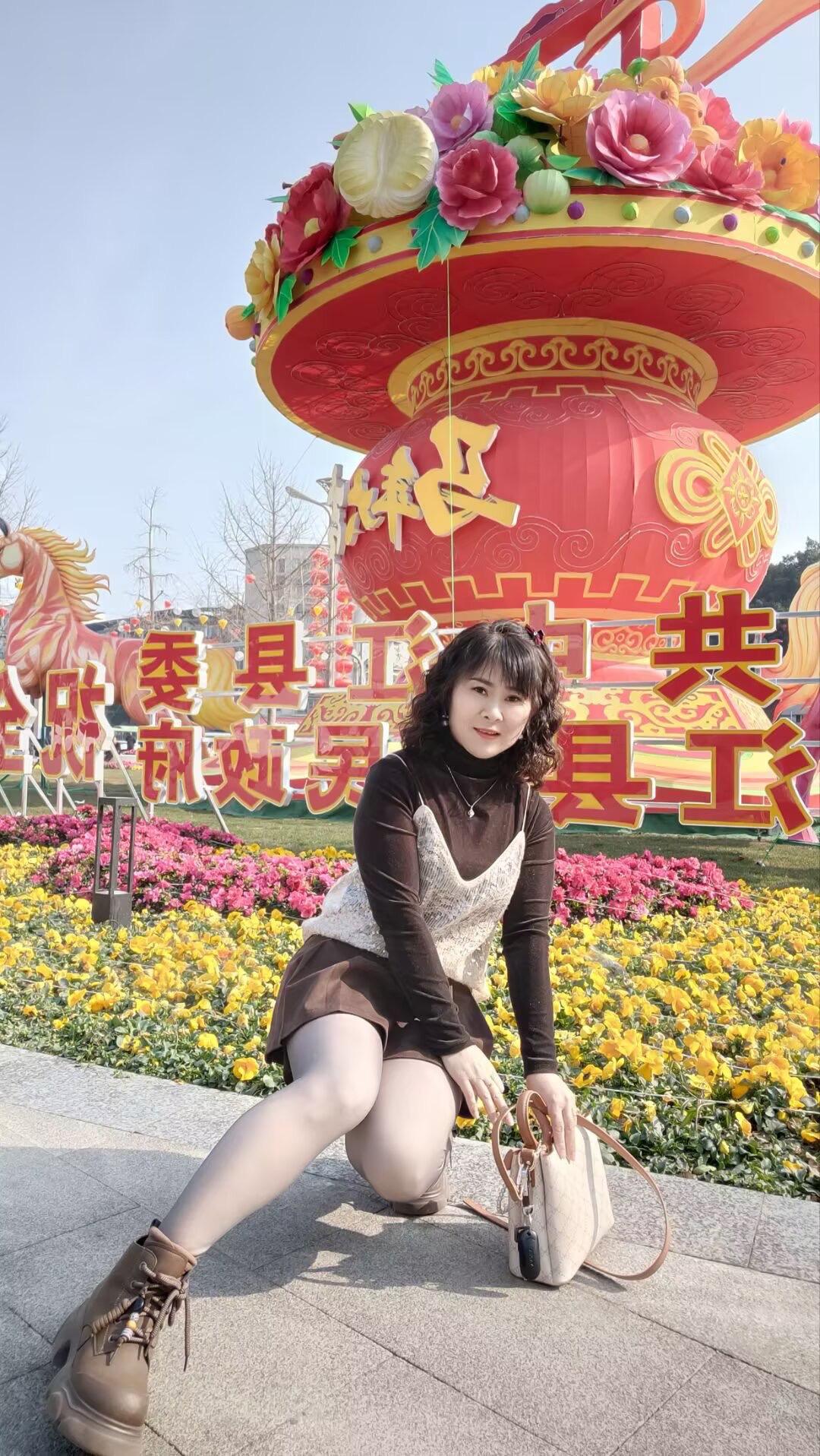 今天就是除夕了，除夕除夕，除去烦恼，迎接希望，希望家人朋友，岁岁常欢喜...