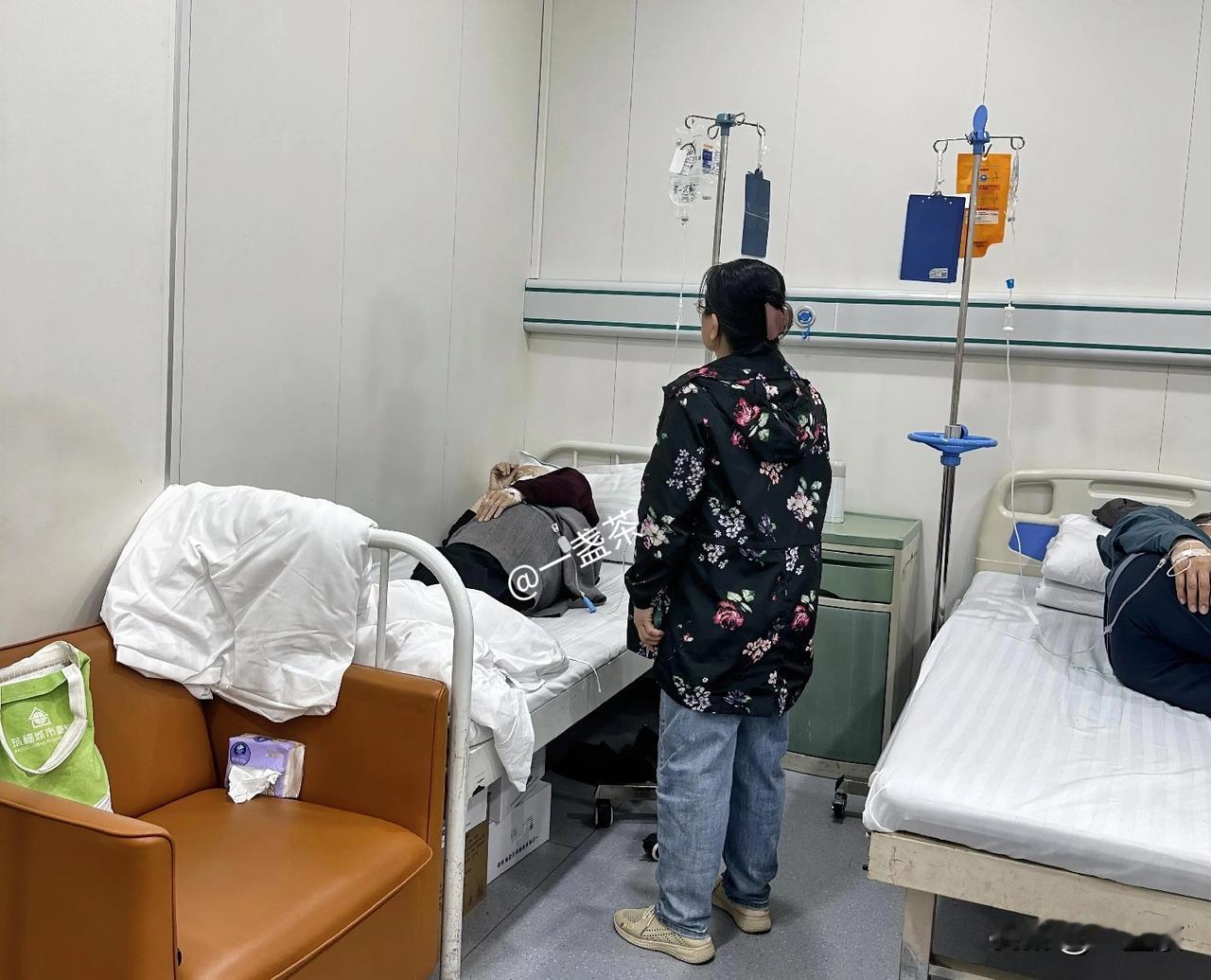 陪老头在医院化疗一整天，这种煎熬只有亲身体验过的人才懂。昨天陪老头去医院化