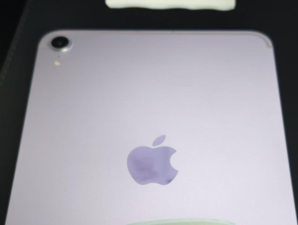 刚看到二手平台有人在出一台iPadmini7平板电脑，这是一款支持插卡的平板电