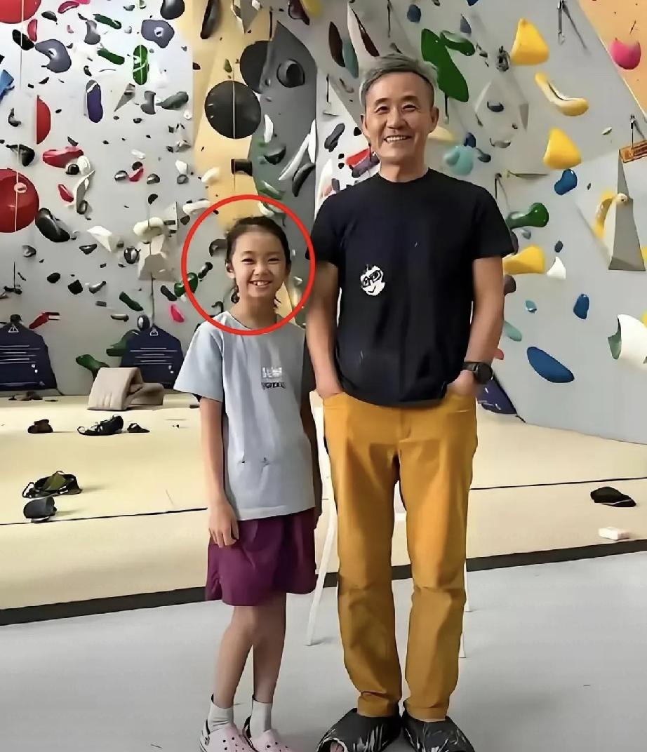 75岁王石再登热搜：早早铺好前路，才是成年人最深的远见近日，75岁的王石再