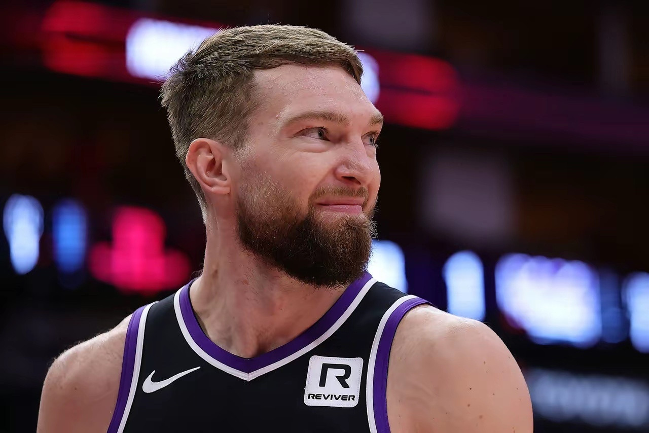 小萨被国王摆上了谈判桌，这位前全明星中锋引来了多支球队的关注，包括湖人、快船、勇