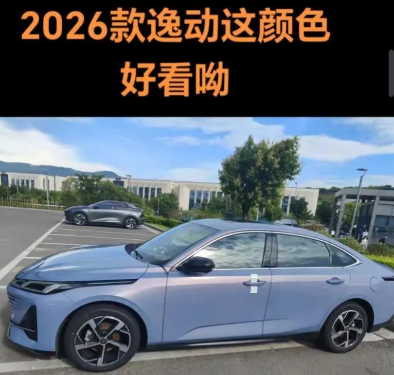 新款逸动plus实车曝光，外观方面，全新的大灯造型，全新的前脸设计，内饰换成大横