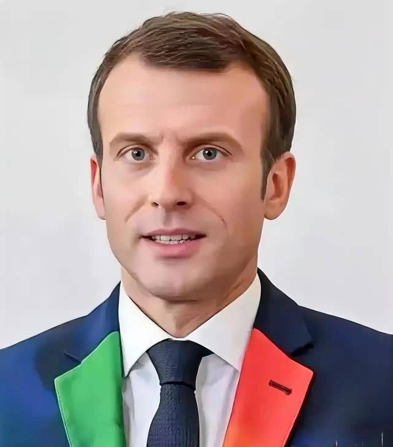 4月7日，法国“戴高乐”号航母离开希腊苏达湾基地，驶往东地中海。就在几个小时前