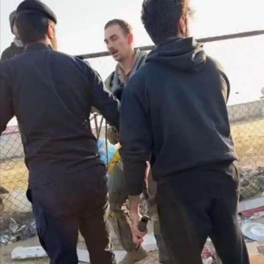 疑似美国一架F-15在科威特坠毁，据称是被“友军”击落。从发布的现场视频来看，