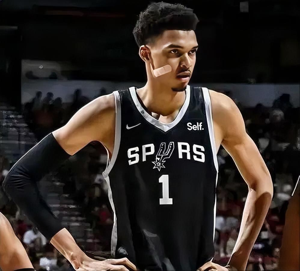 出道即巅峰！！文班亚马NBA生涯三个赛季表现！！2023-24赛季：场均上场2