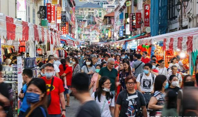 新加坡一夜炸锅！华人民众彻底怒了，新航亏成无底洞，让印度拿好处？ 新航在印