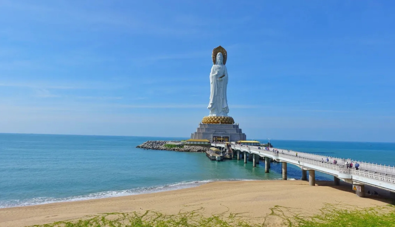 海南全岛封关，可把我妹妹高兴坏了！她2年前在三亚买了一套房，当时所有人都劝她别买