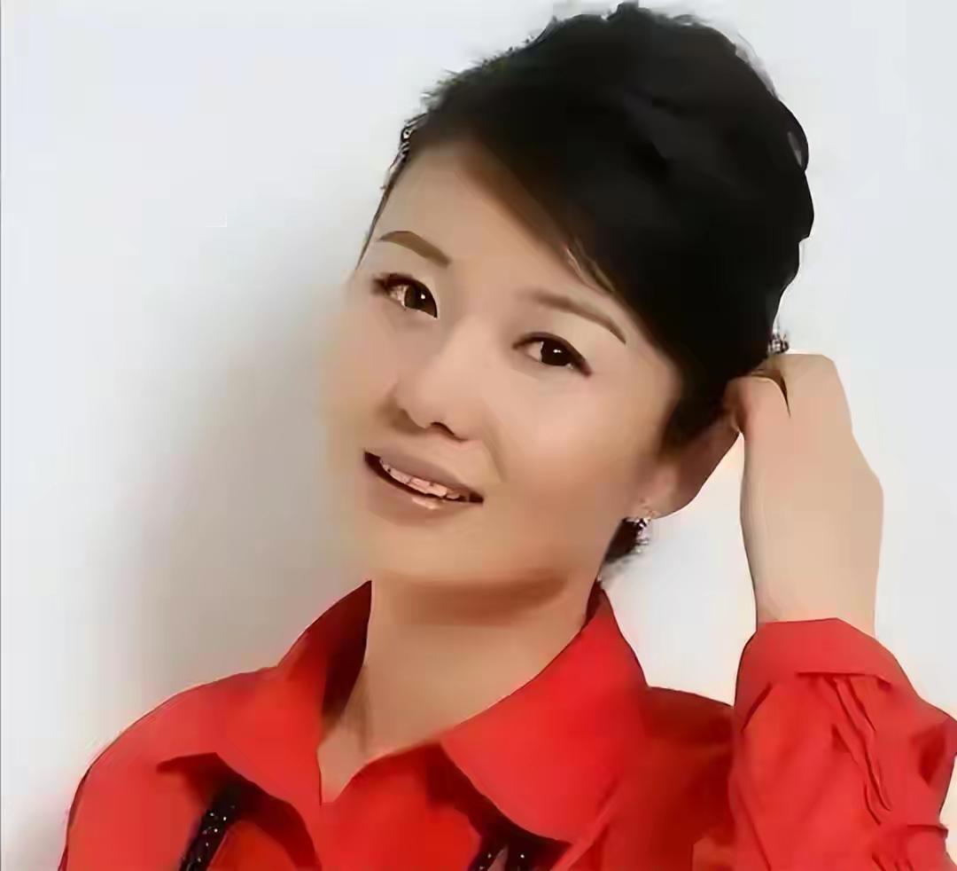 郑卫莉这人，给娱乐圈上了一课：女人最大的体面，是不解释。1996年金鸡奖她挺着孕