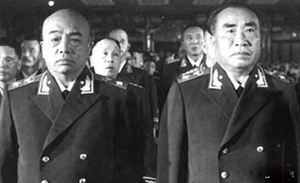 55年大授衔后，远在大洋彼岸的李奇微看到报纸上十大元帅的名单后，命人送到麦克阿瑟