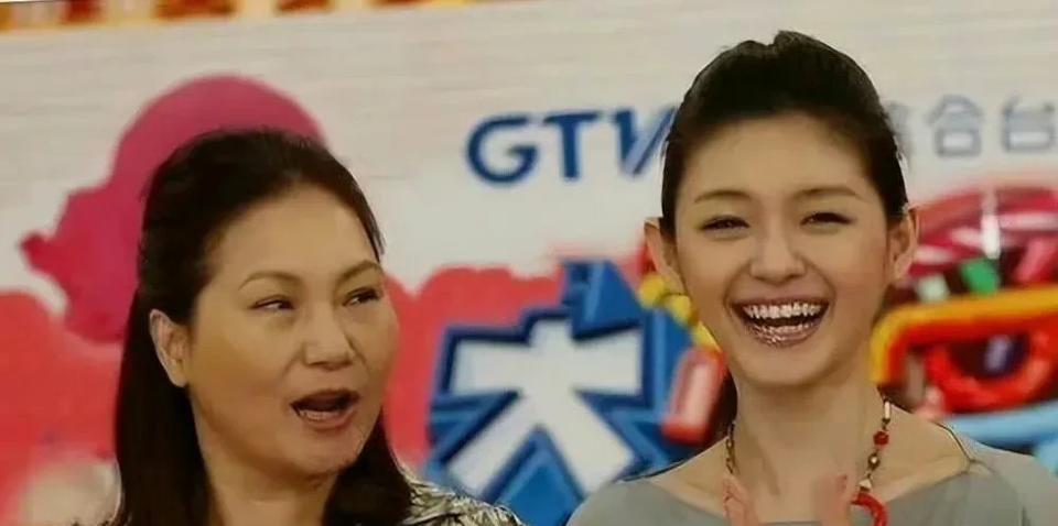 大S妈妈，这是魔怔了？6月25日，S妈凌晨发文，看来这是又想女儿了，年纪大了，