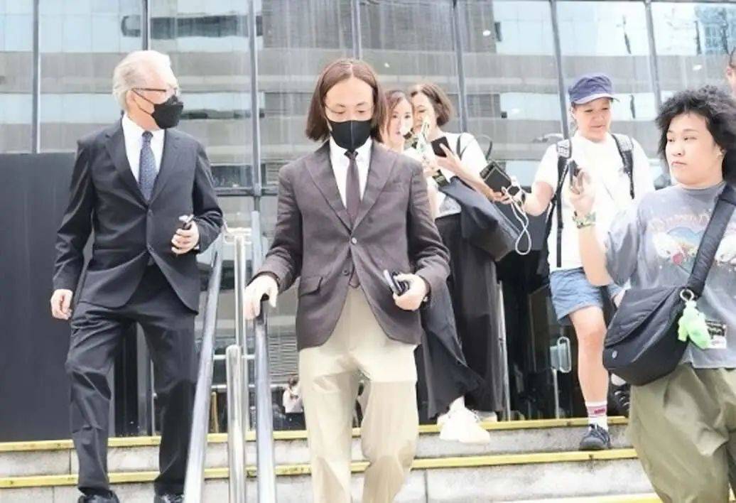 郑中基和余思敏婚姻结束，经历家事法庭处理财产和抚养权纠纷。虽然过去曾有传言称余思