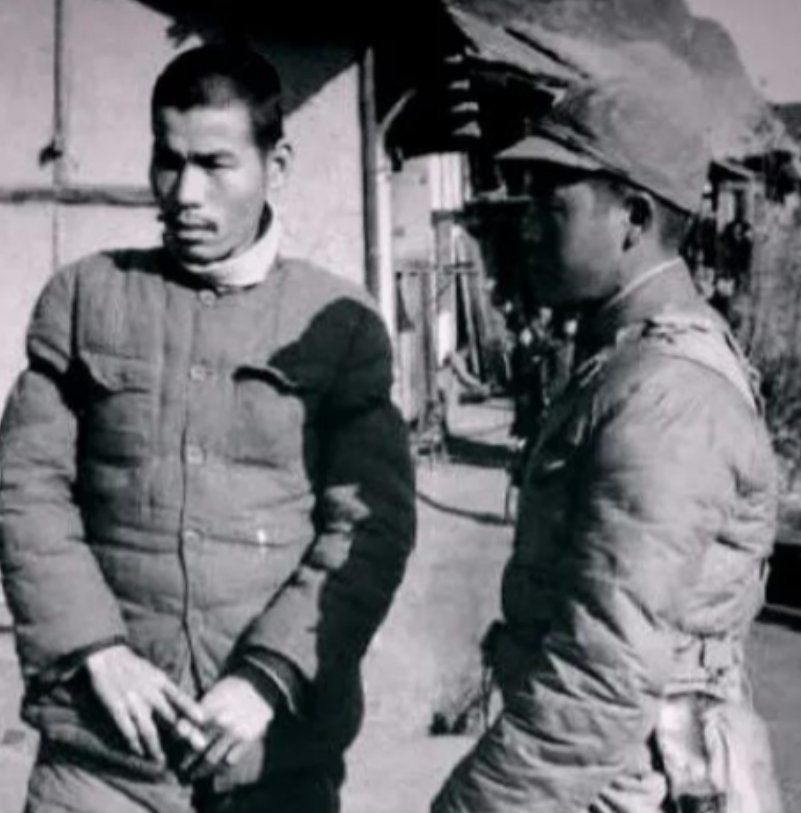 1947年11月，一封劝降信被撕得粉碎，当解放军信使被押到垛口时，国军中将武庭麟