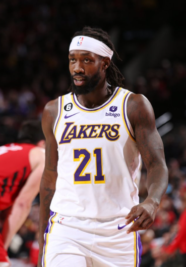 湖人名宿贝弗利说出了大实话！前NBA球员贝弗利近日在播客节目中谈到克莱时说道