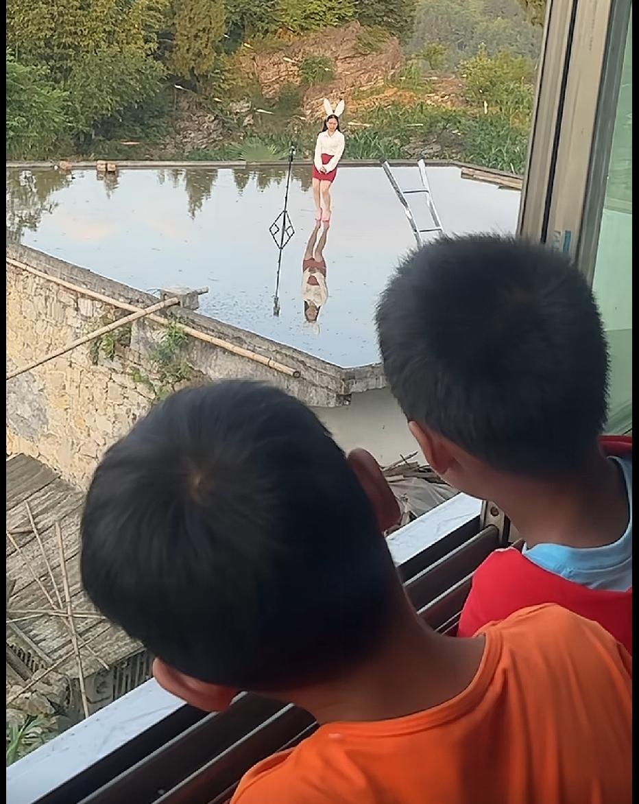 从小就喜欢美女，这就是男人[呲牙笑][呲牙笑][呲牙笑]