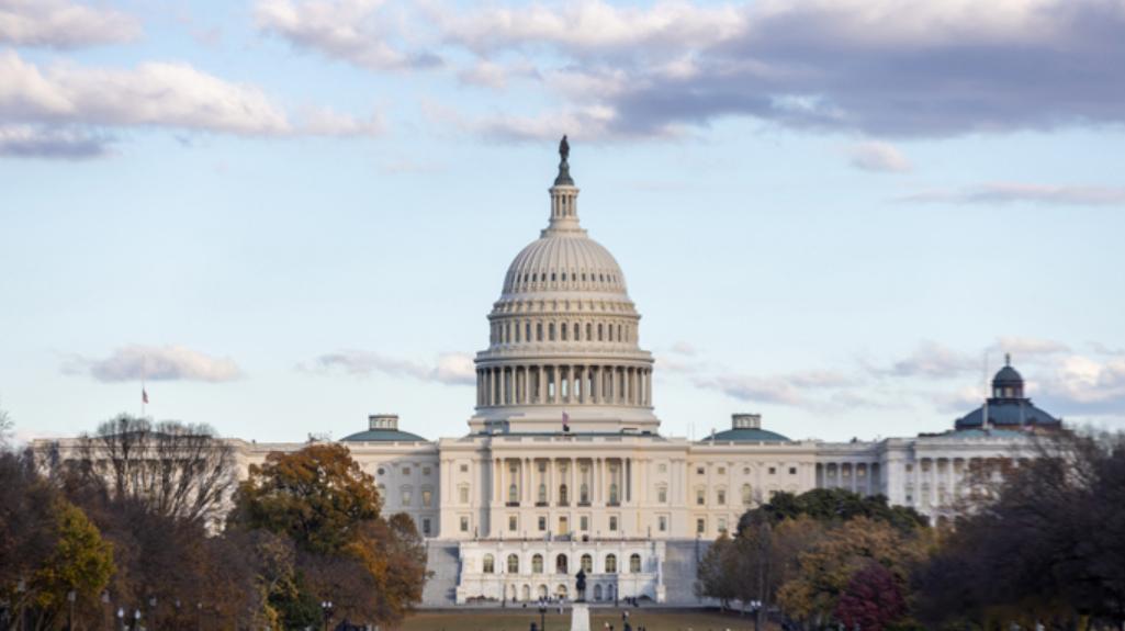 【美国在GDP增长的情况下迎来破产潮，暴露社会最脆弱阶层的痛苦】在经济学的课本上