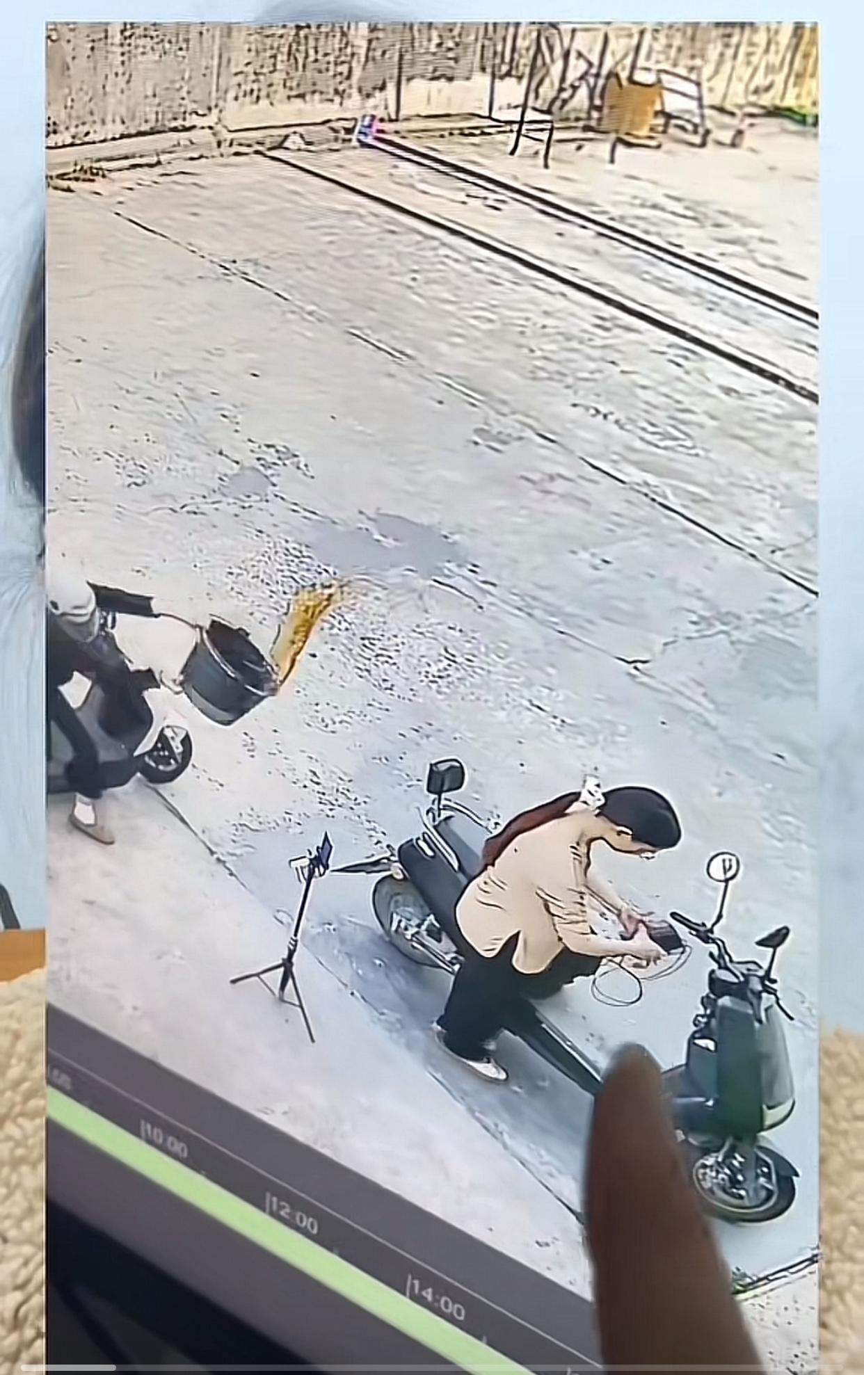 近日广东潮汕，一位女子称，和丈夫在一起8年，育有两女一子，两人没有领证，如今肚子