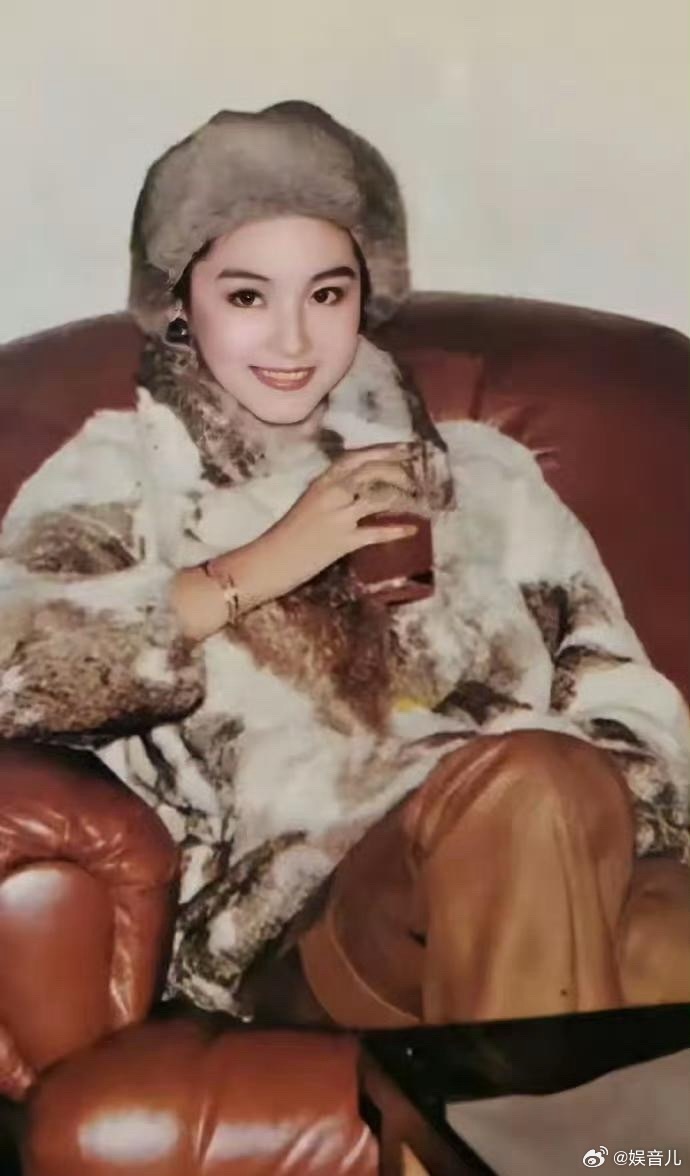 1973年19岁的林青霞美的不可方物