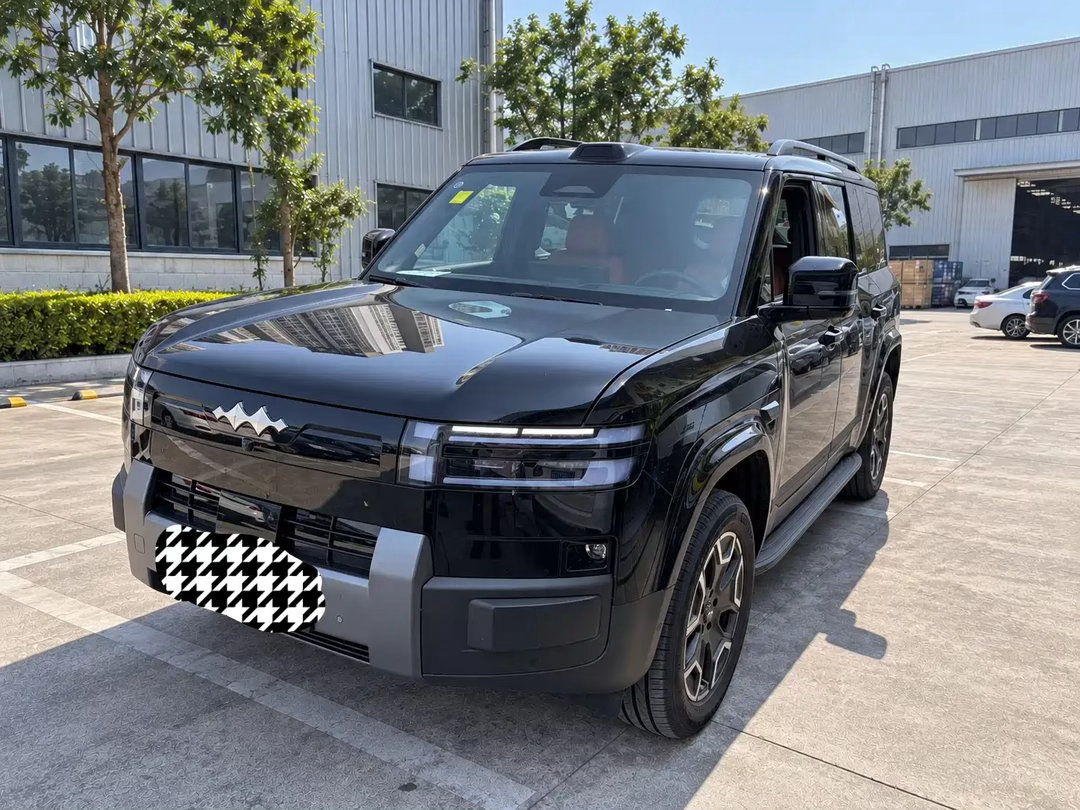 方程豹钛7作为近期爆红的硬派新能源SUV，上线之后热度一路走高，车友圈到处都在聊这台车，前段时间我完