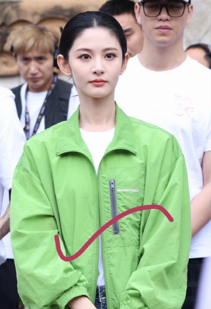 赵晴新剧无效娇养开机路透赵晴开机路透美成啥了​​​看到赵晴新剧开机的路透，眼前