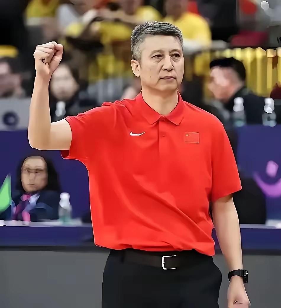 我和朋友一起看中国男篮和中国台北男篮的比赛，朋友说，郭士强教练有人味。为啥这么