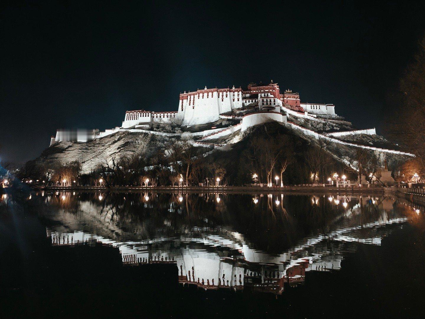 没想到计划了半年的西藏之旅，潦草收尾了。出发那天郑州下大雪，导致火车晚点将近6个