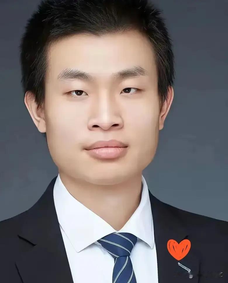 学术圈的遮羞布，终于被扯下来了。34岁韦东奕，一巴掌打醒了谁？北大韦神韦东奕