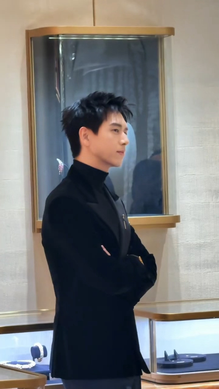 李现今天卡地亚上班生图路透