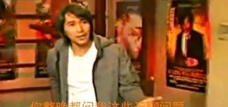 2004年，周星驰去国外宣传《功夫》时，主持人却不屑的问他：“你们中国人，能看懂