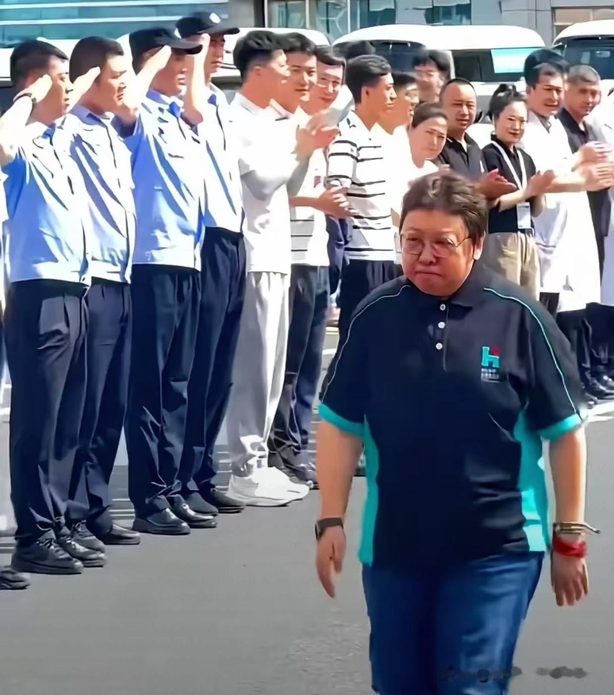 几千万的大单怎么落到了空壳公司头上？同款救护车的单价为什么突然飙升？这几天，满屏