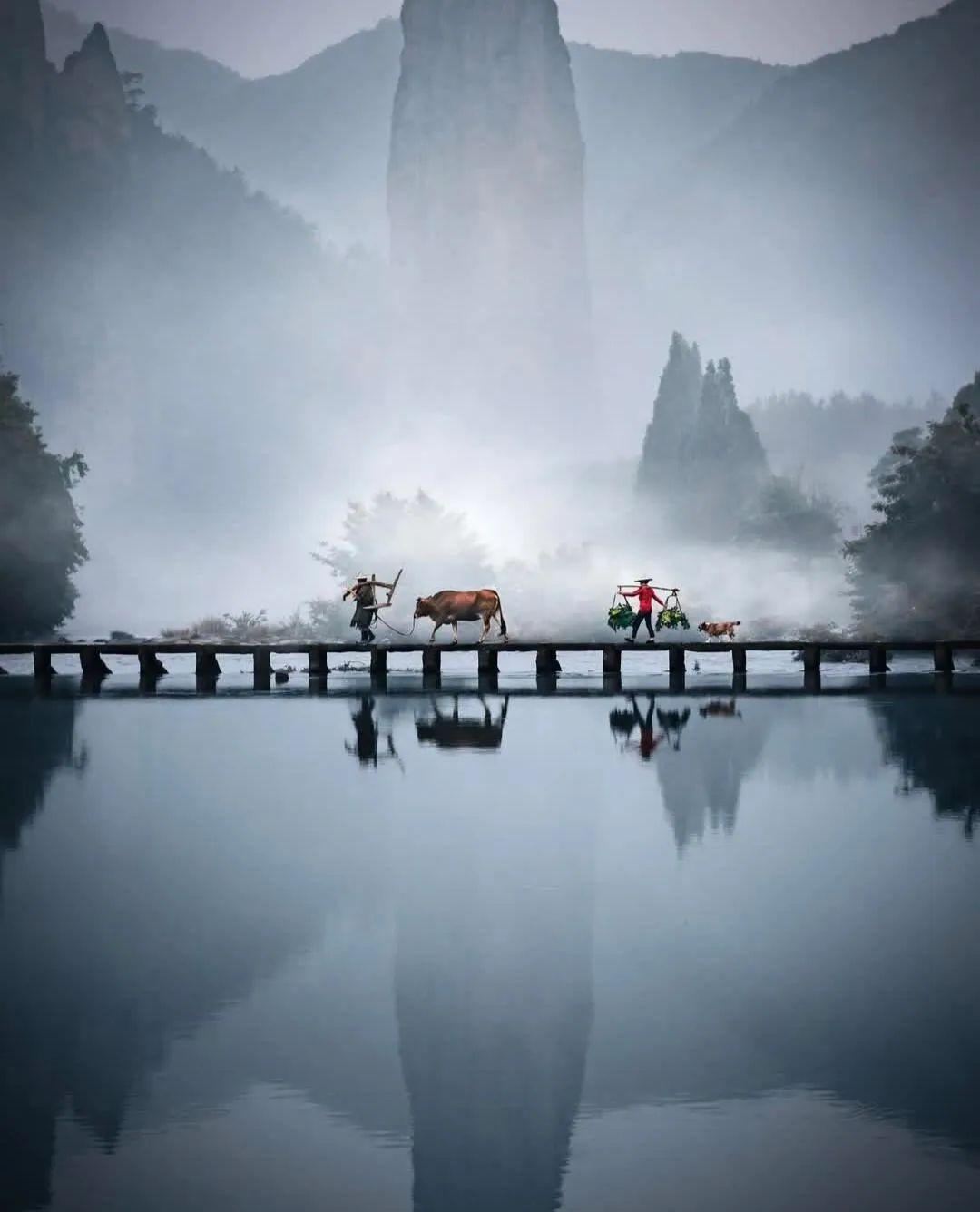 我们有很多的家长一定要明白，你把孩子送到学校里面来，并不意味着孩子就在学校里面认