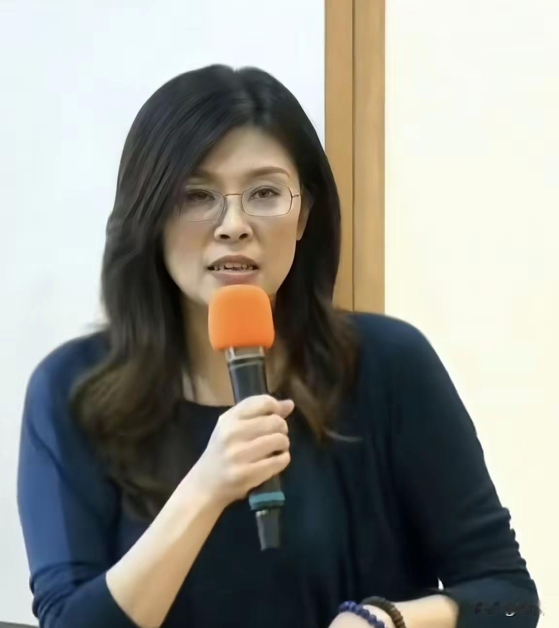 郑丽文激动发声！我们是中国人，这句话说的真醒目，让大陆十四亿人民听的很舒服，