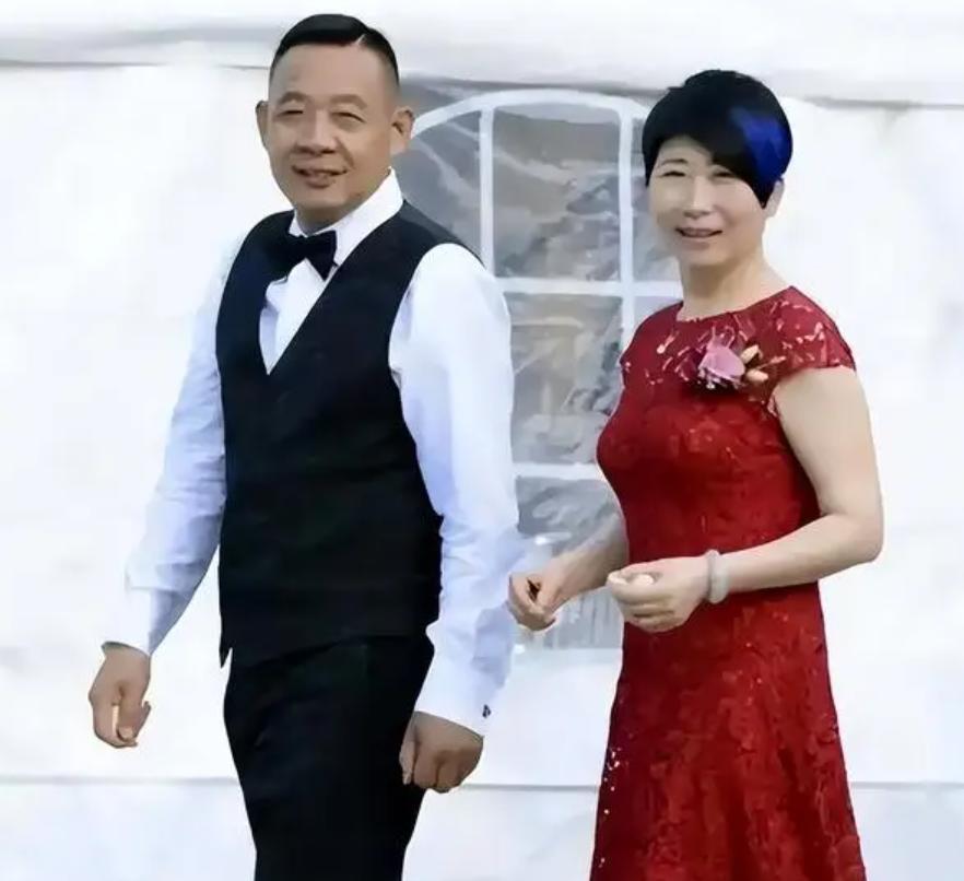 于东来把利润的95%分给员工已经够狠了，于彩琴更狠，她是直接把营业额分给员工。