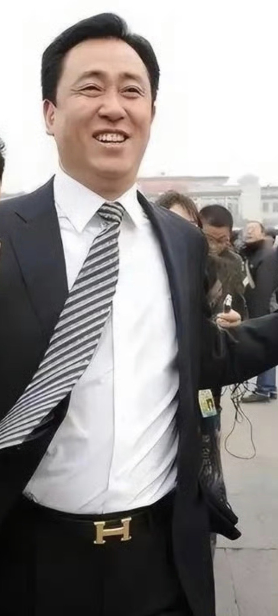 许家印变化那么大，怎么没人说是被替身了呢明星如果变化那么大，早都流传替身说了