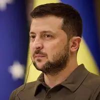 乌克兰不应该“割地求和”。从法律层面看，乌克兰宪法明确禁止割让领土，任何此类协议