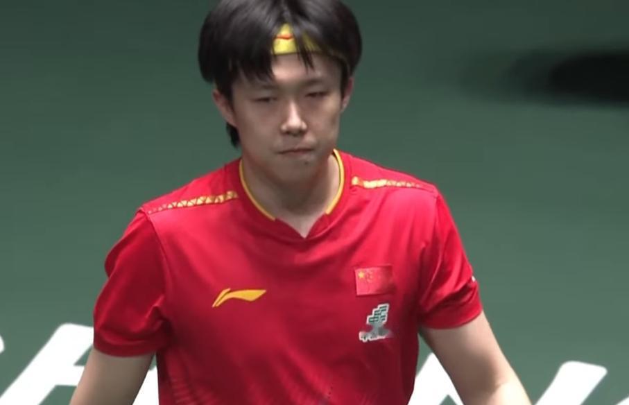 突发！大布将球打到王楚钦脸上了，多亏大头躲的快，一扭头躲过去了。大头回头