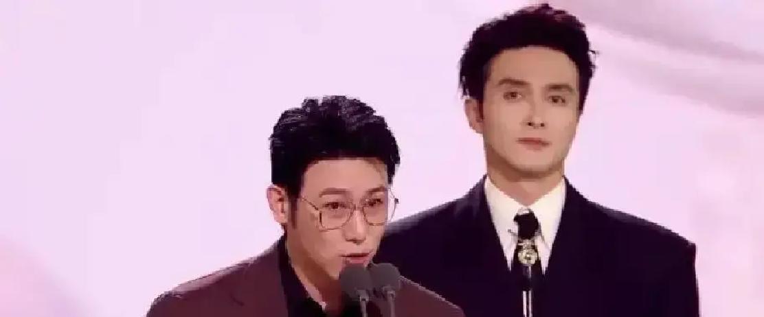 十年姐夫突然官宣，郭京飞当场懵圈微博之夜镜头切到郭京飞，陆毅一句“这是我十