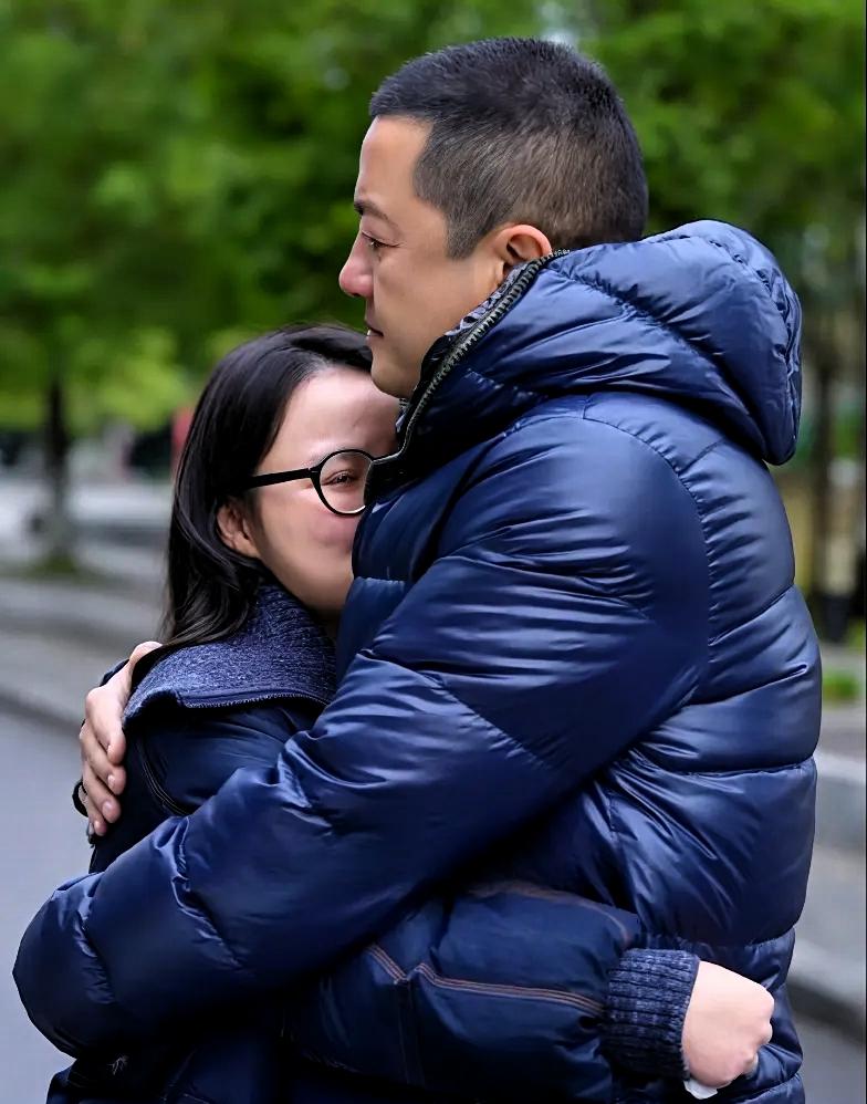 总算弄明白了，为什么李亚鹏做啥生意都赔钱！不是他没资源，在演艺圈深耕多年，