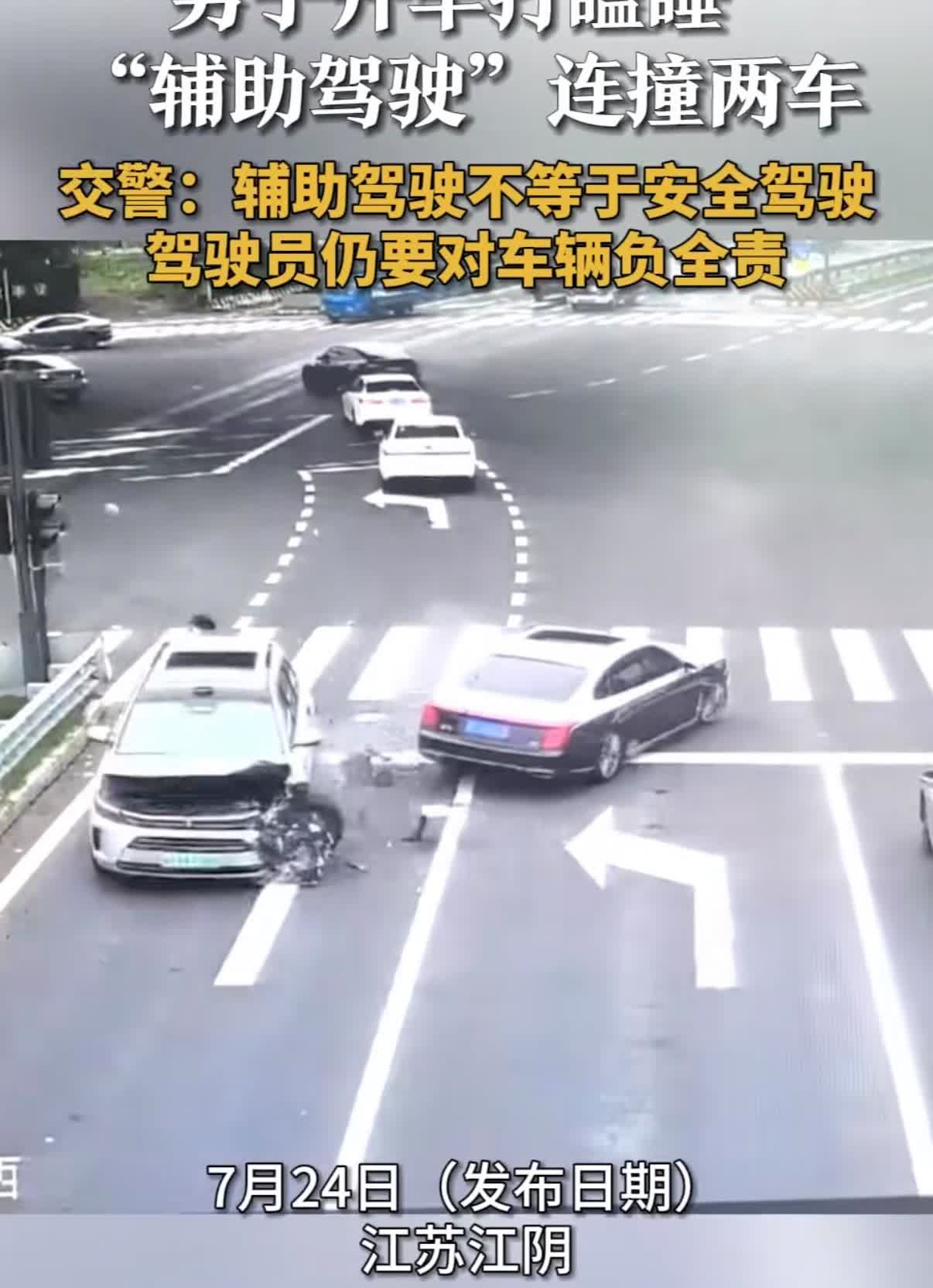 这事太吓人了。江苏江阴司机朱某。开车犯困。他开了车上的辅助驾驶功能。