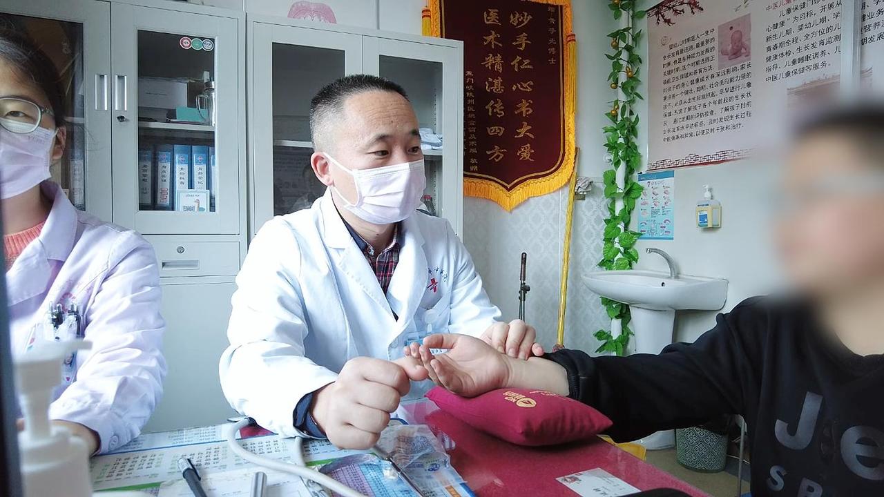 被痰缠得难受？认准“化痰霸主”，每天2个，轻松清咽喉！秋冬换季、烟酒不离口