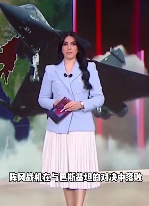 当沙特漂亮的女主持人侃侃而谈歼十击落阵风战机时，顺口说了一句“这是法国工业荣耀的