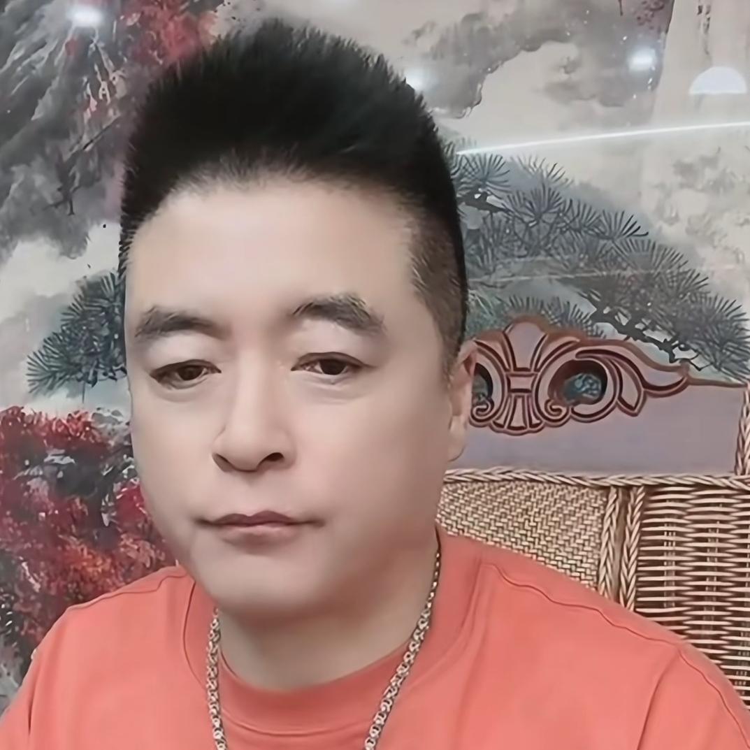 魏三说，自己这辈子最后悔的事就是没跟赵本山混，那个时候自己太傻了。魏三可以称