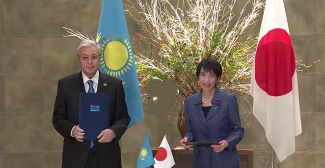 托卡耶夫与高市早苗在东京签署《联合声明》 2025年12月18日，哈萨克斯坦