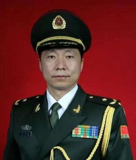 在我国少将能管多少人？当上少将究竟有多难？在咱们普通人眼里，少将军衔听起来就