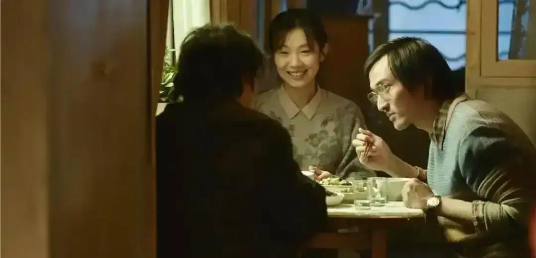 王佳佳拍《药神》那会儿，全片下来不到两万块，还得靠兼职糊口。七年过去，她演《老