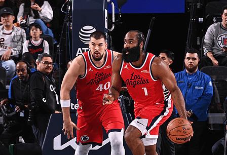 快船问题是有哈登的球队，就不允许你内线脚步慢！今天没发现哈登只要跟大洛或祖巴茨